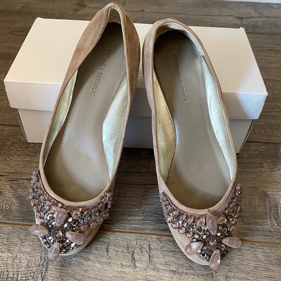 New Jewel/Bead Embellished Ballet Flats in Taupe Suede, 8.5, Banana Republic. - Picture 3 of 16